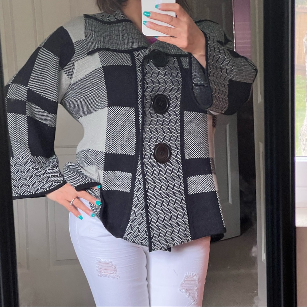 Willow/Jacket button gray and black jackets. Size XL large